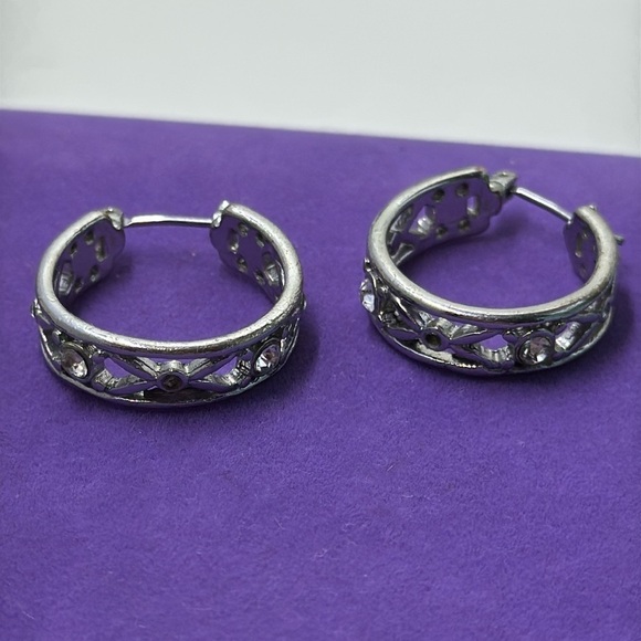 Jewelry - 💛 Silver Tone Hoops With Crystals